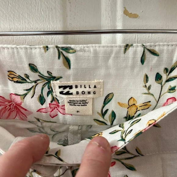 BILLABONG BACK AT IT FLORAL LINEN PANTS: WHITE: NWT: SZ 31 - Picture 3 of 7